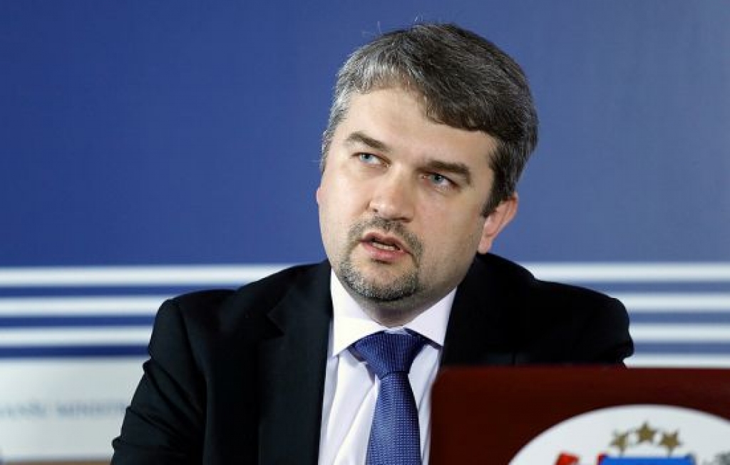 Vēlas publiskot amatpersonu kopdzīves partneru vārdus