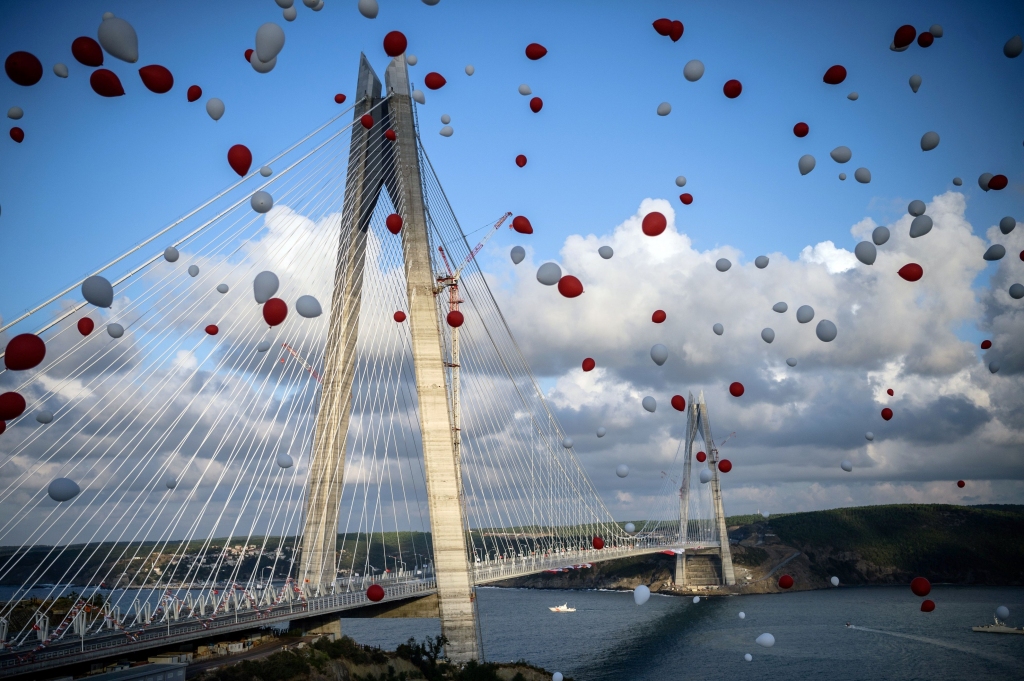Stambulā atklāts trešais tilts pār Bosforu