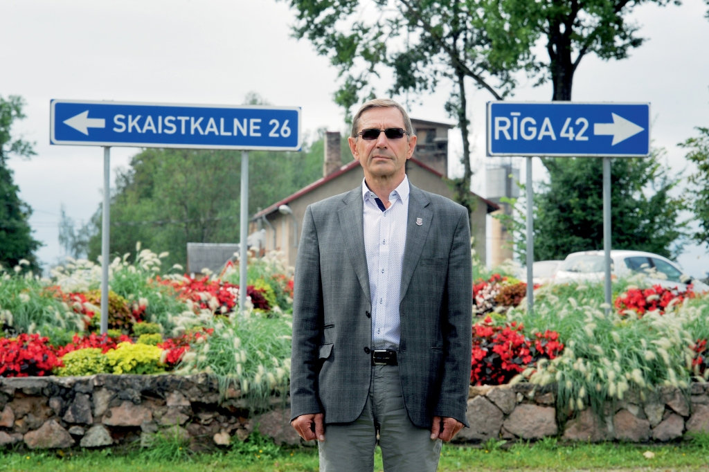 Simto deputātu gaidot