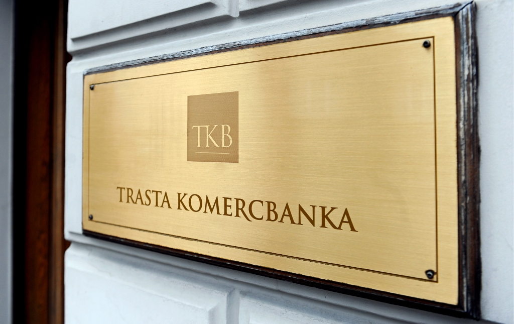 Trasta komercbankā arestēti 11 miljoni aizdomīgas naudas