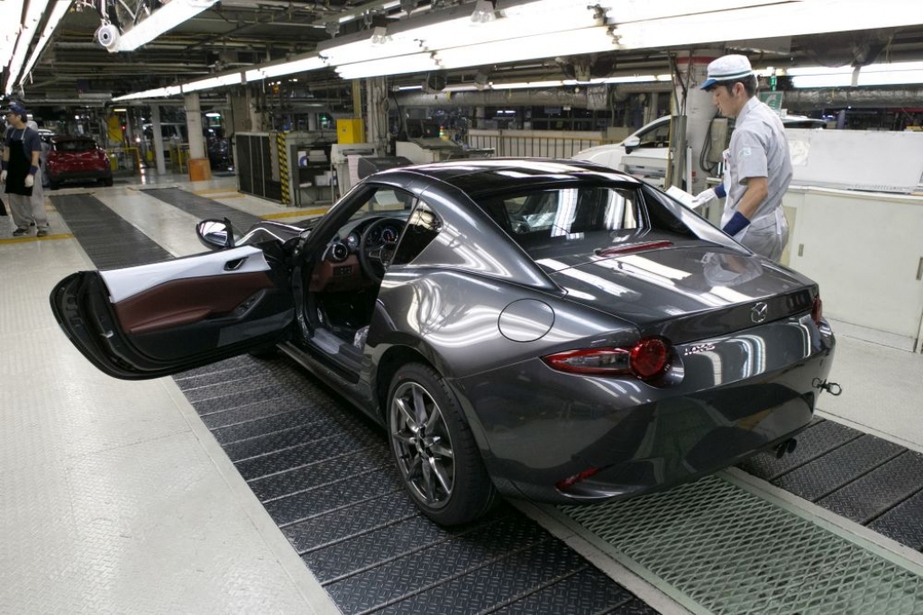 Papildināts - Uzsāk Mazda MX-5 RF ražošanu; Latvijā prognozē mazu pieprasījumu