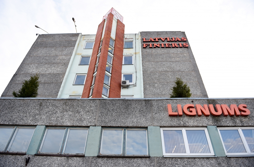 FOTO: Pēc ugunsgrēka atjaunotā rūpnīca Lignums
