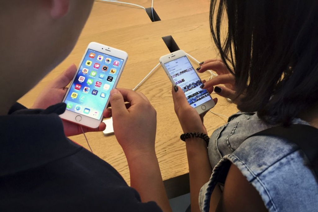 Apple: Problēma ar defektīviem iPhone 6S akumulatoriem varētu būt lielāka nekā uzskatīts