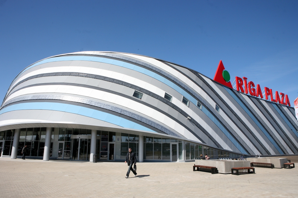 Tirdzniecības centrā Riga Plaza atkal notiek evakuācija