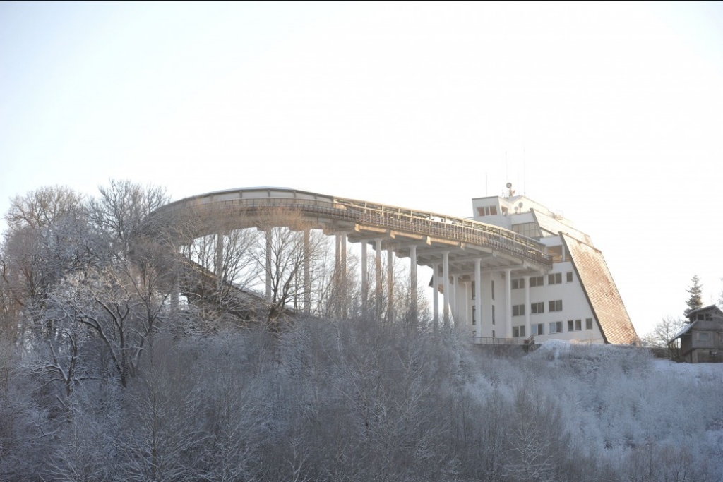 Siguldas bobsleja trasē organizē «showelrace»