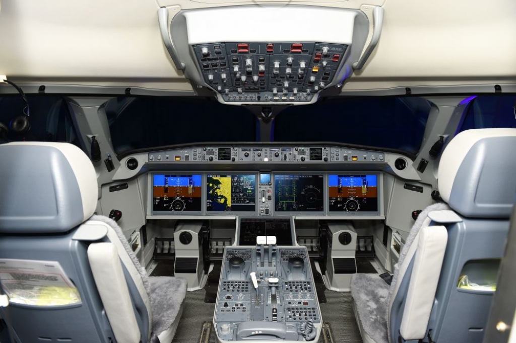 airBaltic reiss uz Parīzi ar jauno CS300 lidmašīnu miglas dēļ nevarēja nosēsties