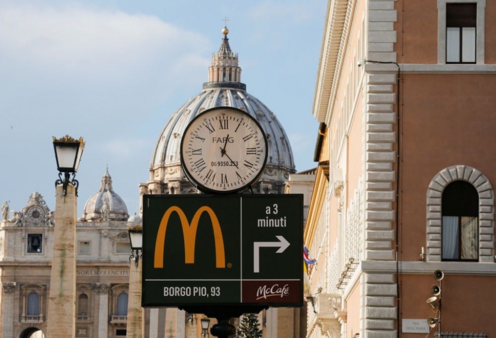 Vatikānā klusi atvēries McDonald’s
