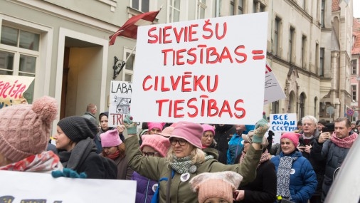 Sieviete — cilvēks?