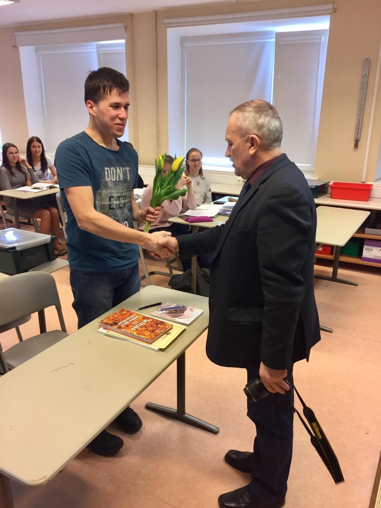 Jaunie pētnieki sekmīgi aizstāv savus darbus