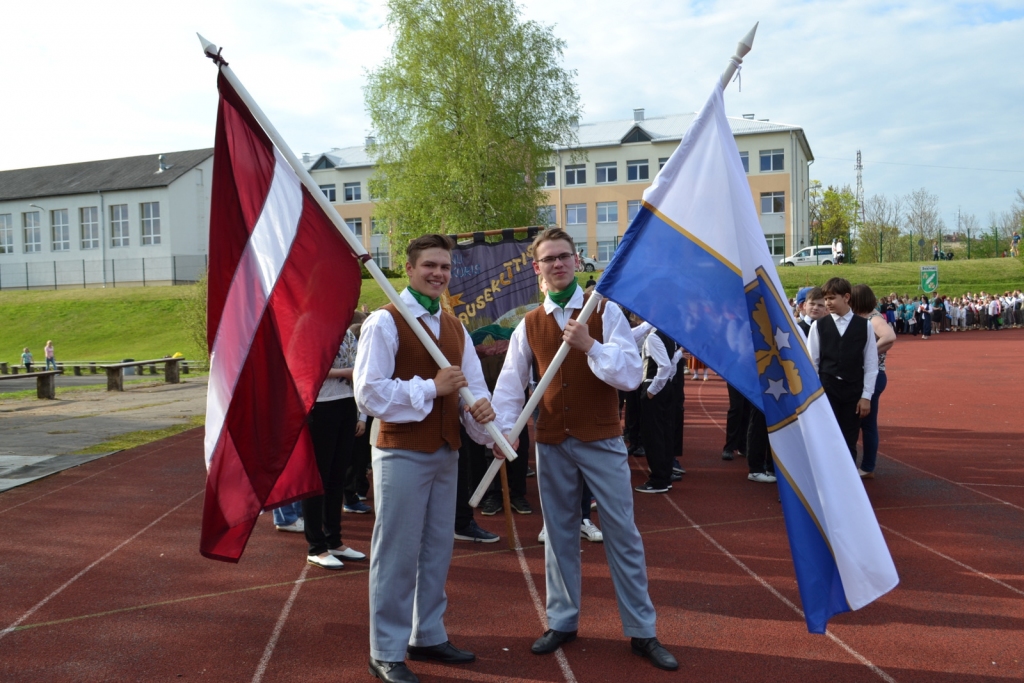 Foto: svētku gājienā un  dižkoncertā “Sīki putni sabraukuši” Aizkrauklē