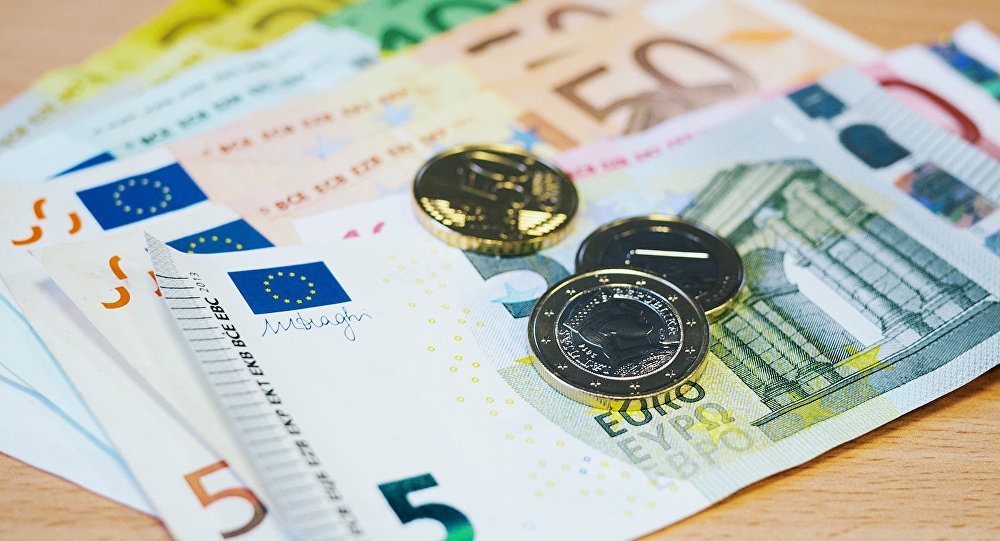 Panākta vienošanās minimālo algu nākamgad celt līdz 430 eiro