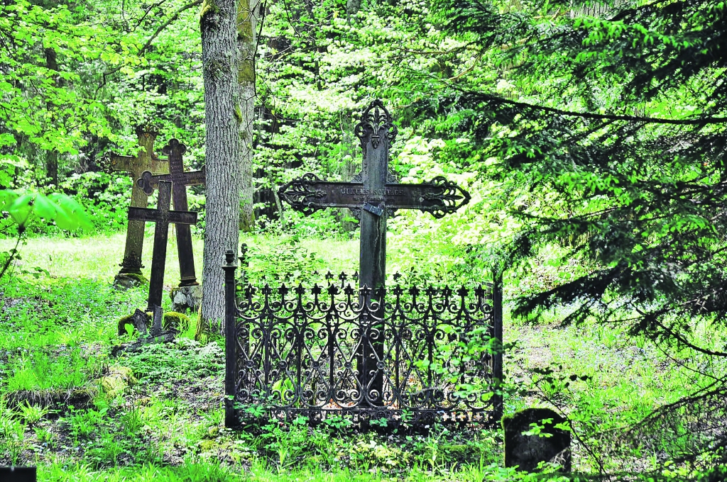 Ekskursijas pa kapiem — tūrisma iespēja vai neētiska rīcība?