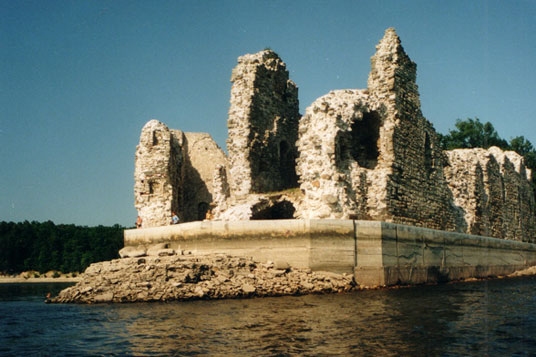Nauda pilsdrupām