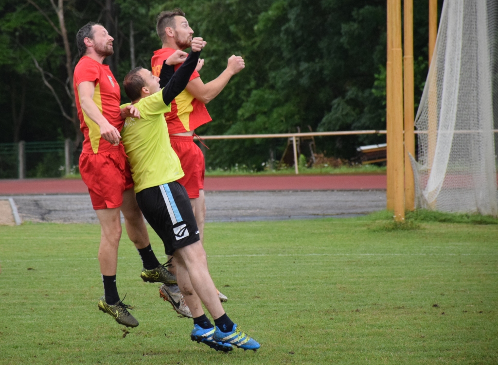 Atklātajā minifutbola čempionātā uzvar vienība “Poila”