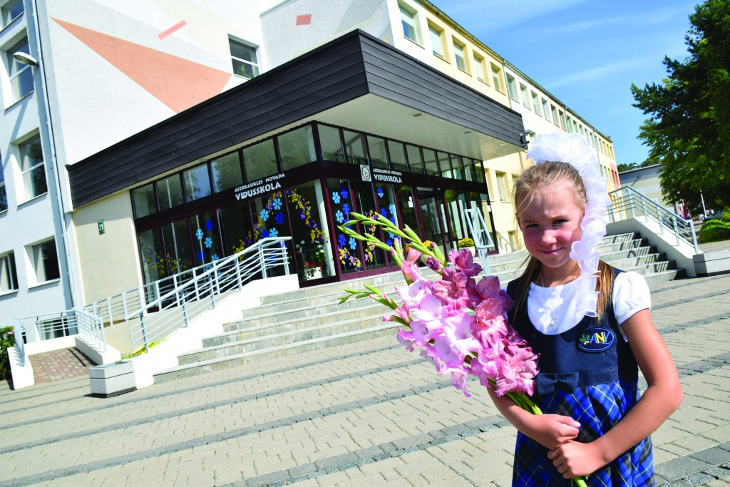 Skolas gaitas sāk 264 pirmklasnieki