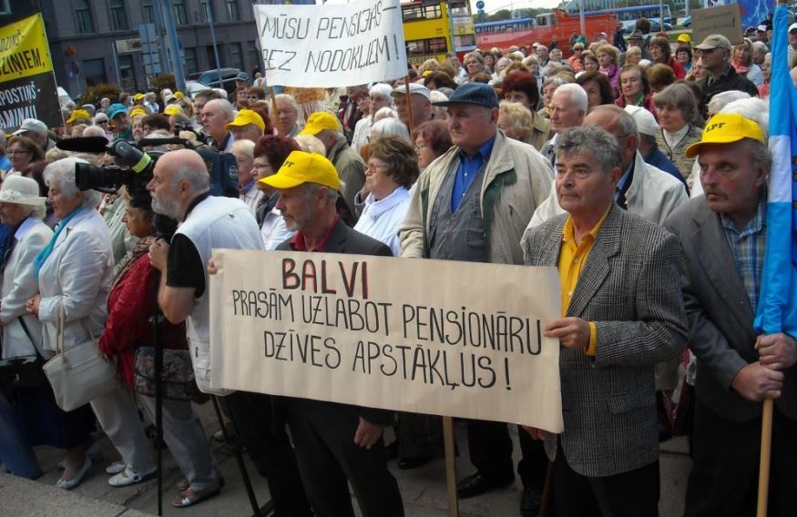Pensionāri piesaka mītiņu par cilvēcīgām un godpilnām vecumdienām
