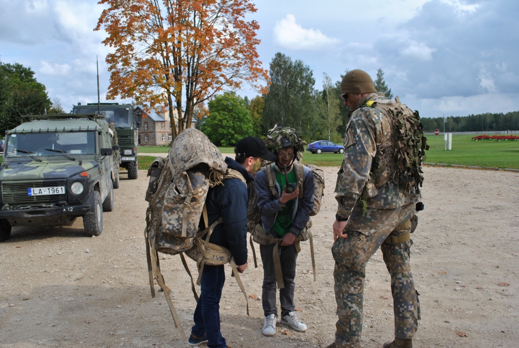 Pļaviņās iepazīst militāro tehniku