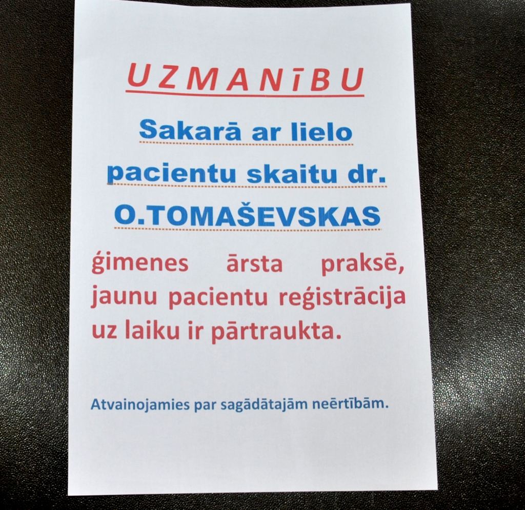 Uzraksts pie kabineta durvīm: jaunus pacientus nereģistrē! Kas ārstēs Daiņa Kaķa pacientus?