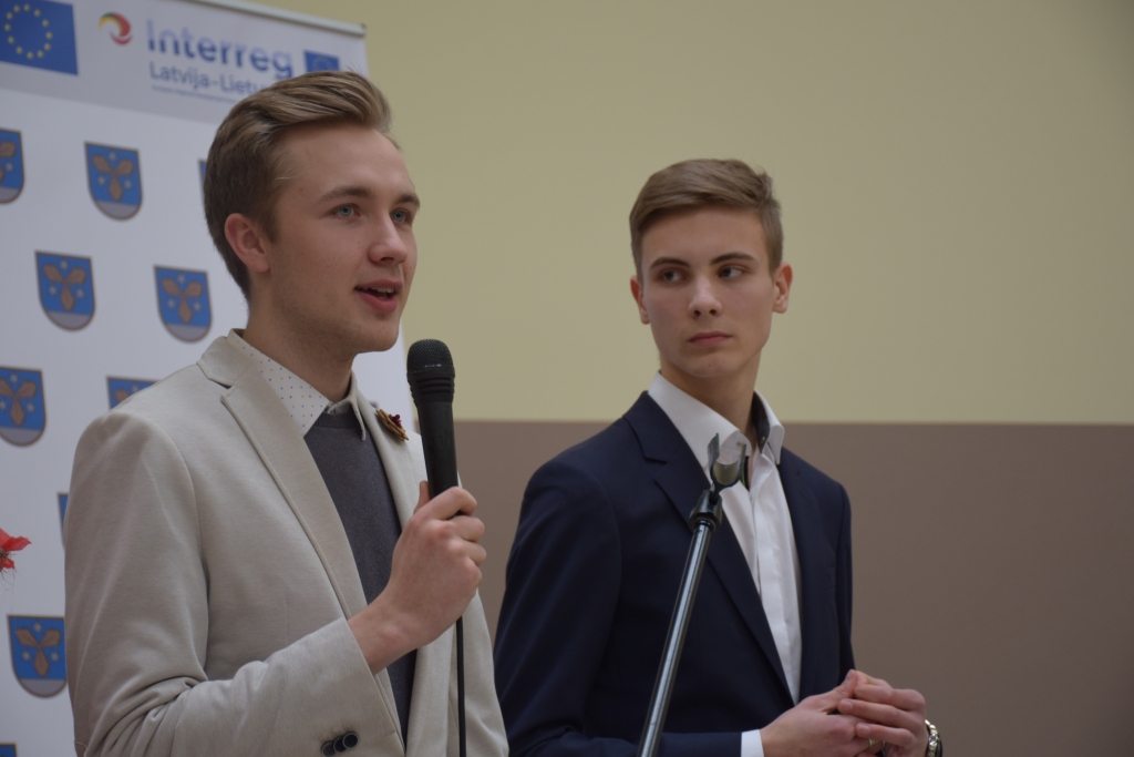 Biznesu sāk, mācoties vidusskolā