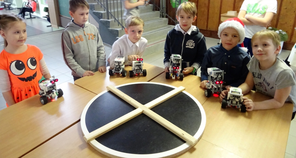 Ringā cīnās roboti