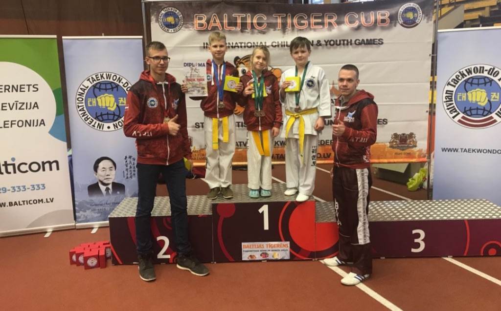 Mājās pārved astoņas medaļas