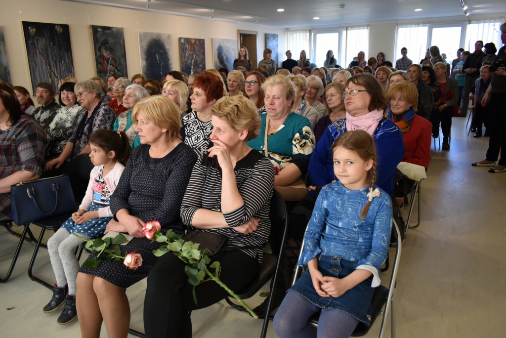 Kokneses bibliotēka svin 95 gadu jubileju kopā ar Guntaru Raču un īpašo viesi