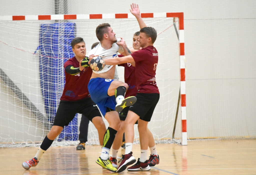 Aizkrauklē Rīgas atklātais čempionāts handbolā - pirmā spēle