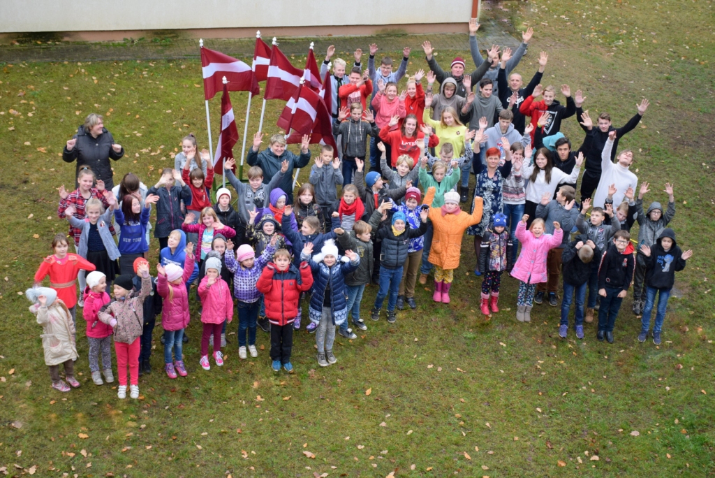 Lai jums gaiši un ģimeniski valsts 100. gadskārtas svētki!