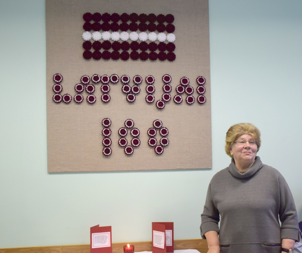 Izveido dekoru no 100 rozetītēm