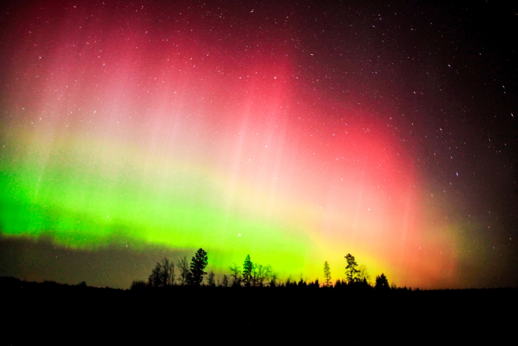 Pļaviņās Gunta Grandāna fotoizstādes “Ar ziemeļblāzmu sirdī” atklāšana