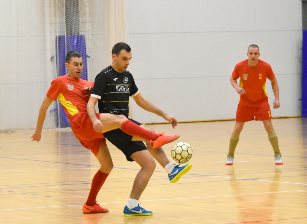 Sācies futbola turnīrs