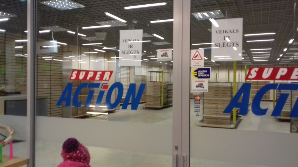 Aizkrauklē slēgts veikals "SUPER ACTION"