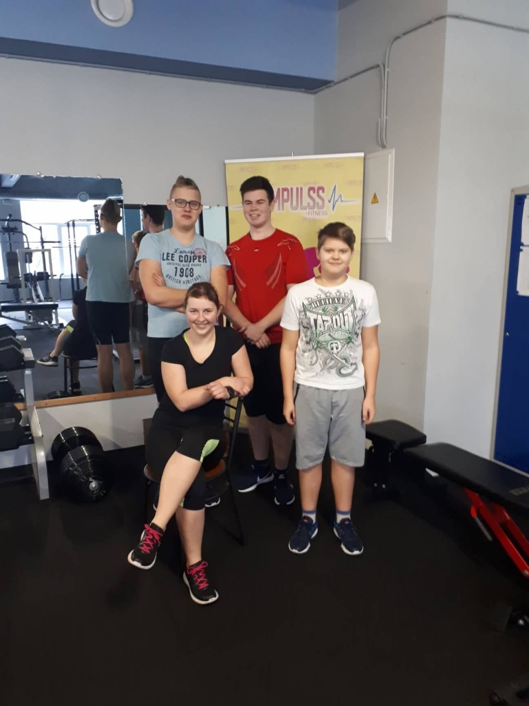Debija un godalgas sacensībās