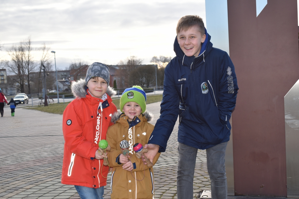 Jauniešus pārņem kendamas drudzis