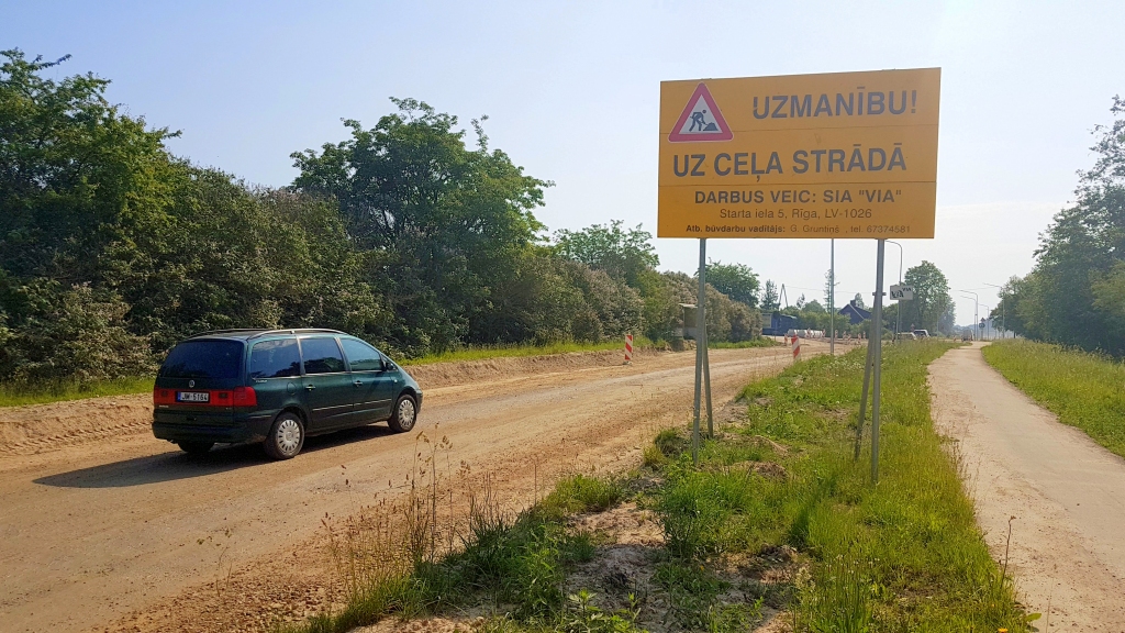 Būvdarbi pārtraukti, bet satiksmes ierobežojumi paliek