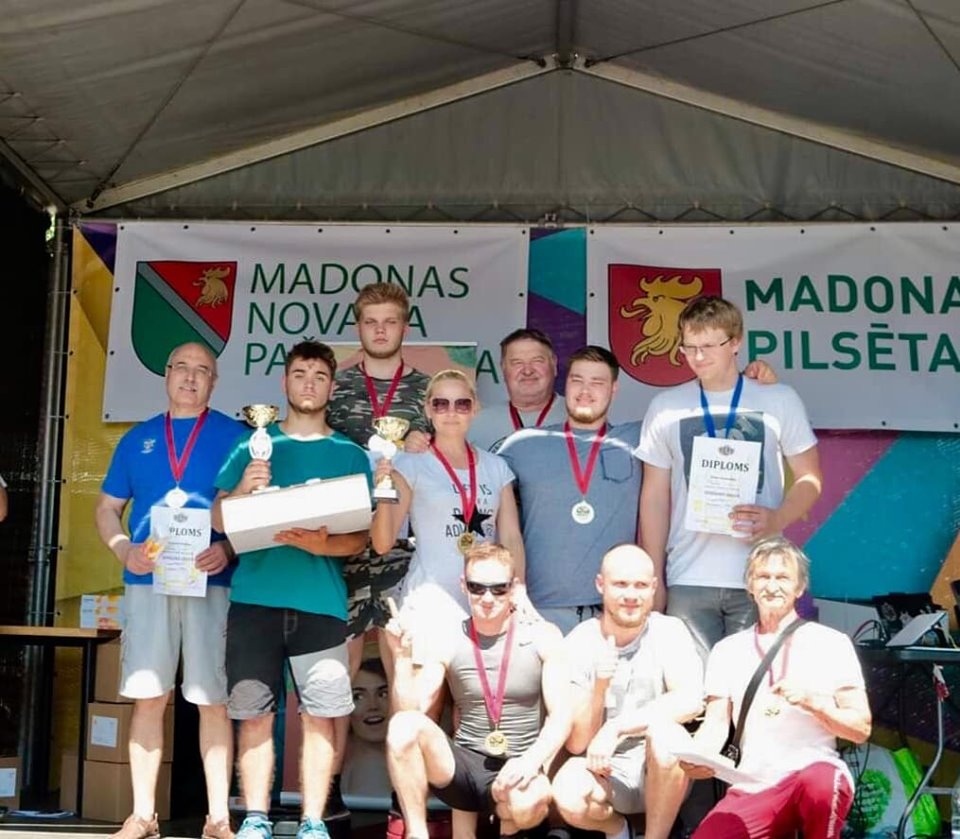 Pauerliftingistiem septiņas zelta medaļas