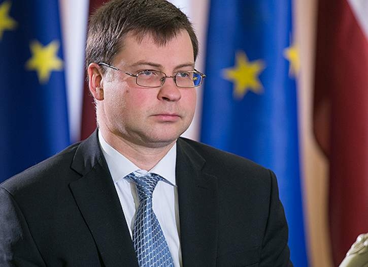 Valdība oficiāli virza Dombrovski eirokomisāra amatam