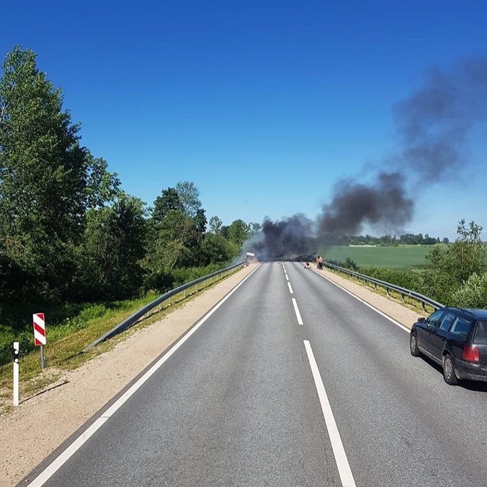 Avārijā uz Daugavpils šosejas cietuši četri cilvēki un viens gājis bojā