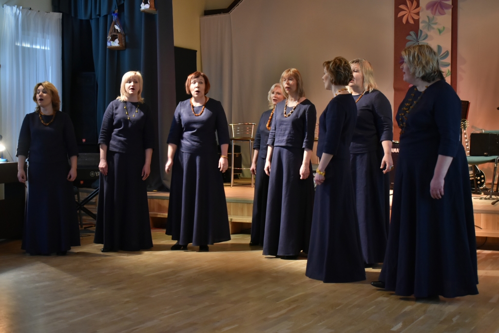 Jaunajos tērpos dodas uz Kanādu