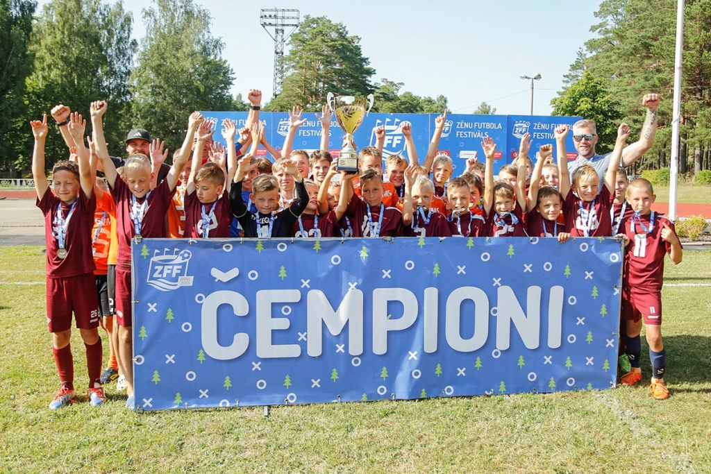 Triumfē vasaras noslēdzošajā futbola festivālā