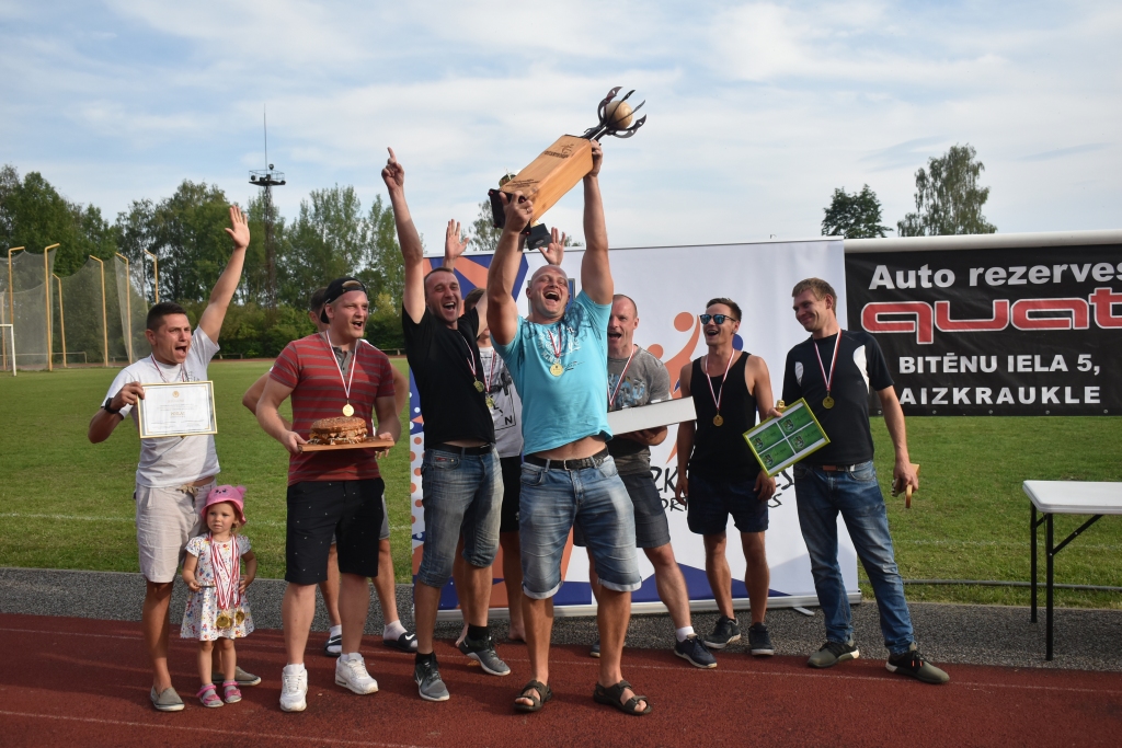 Vasaras turnīrā kārtējo reizi uzvar komanda “Poila”