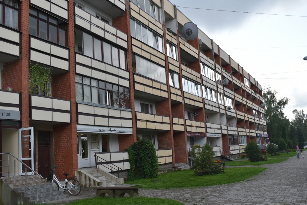 Diskutē par remontdarbiem 42 gadus vecā mājā
