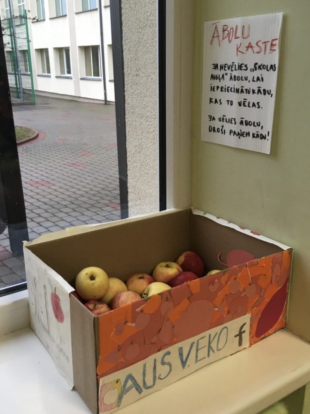 Skrīveros kaste neapēstajiem āboliem