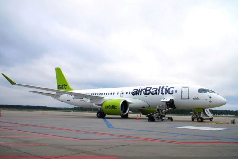 Īsi pēc pusnakts ar "airBaltic" reisu Latvijā nogādāts aptuveni miljons sejas maskas un respiratori