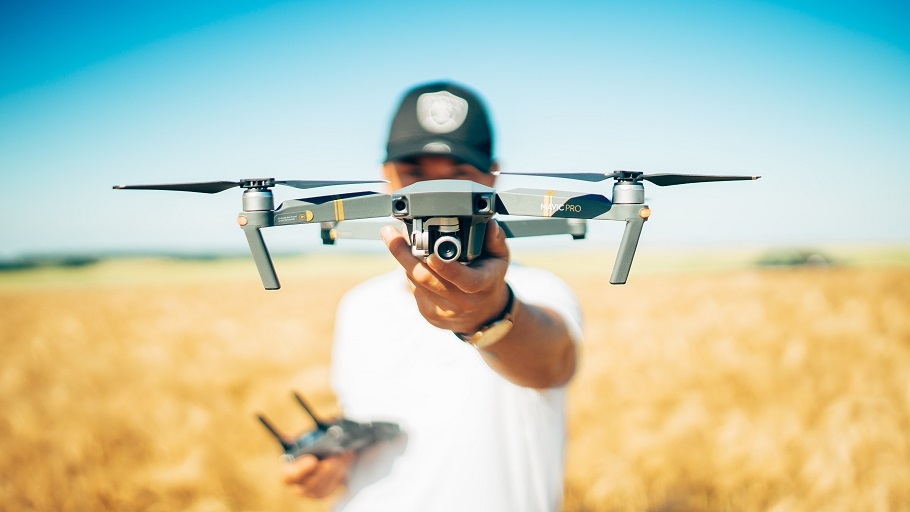 Pieaug izsaukumu skaits ar lūgumu nocelt aizķērušos dronus