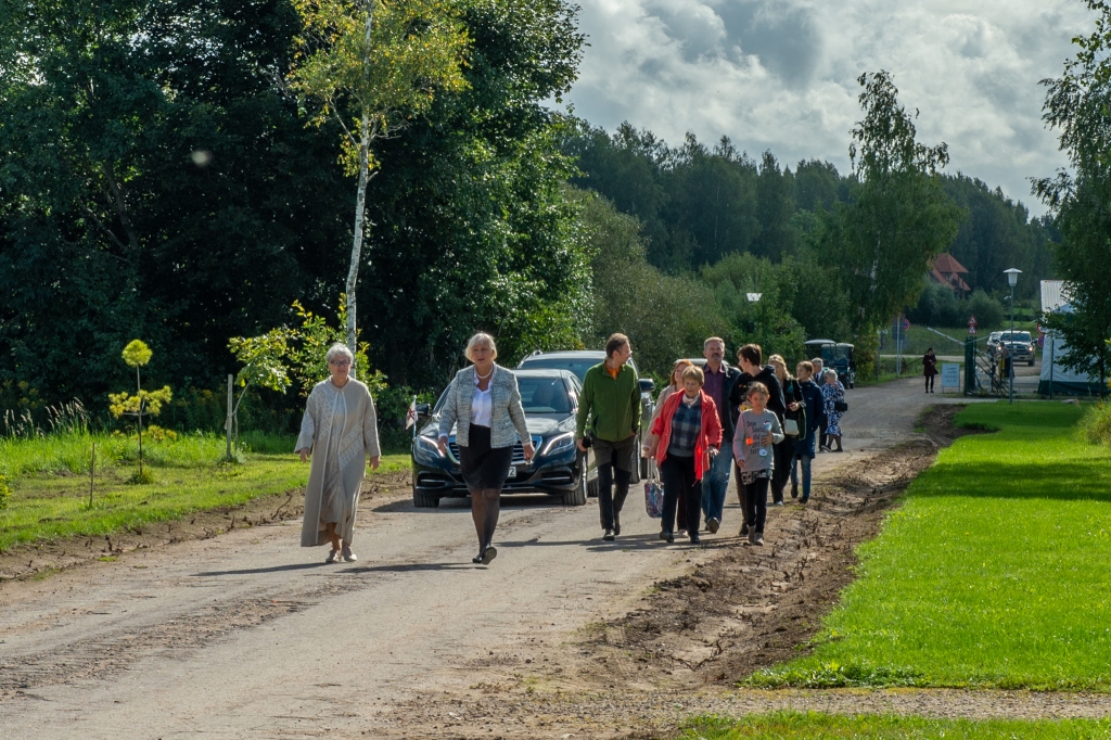 Likteņdārzā atklāta piemiņas vieta valsts dibinātājiem un atjaunotājiem