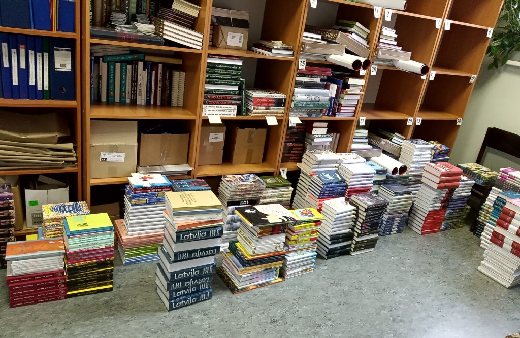 Atbalstot izdevējus, pērk grāmatas bibliotēkām