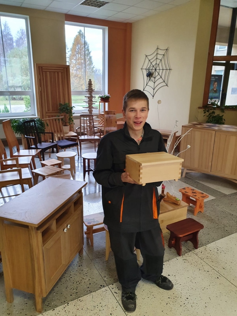 Piedalās starptautiskā galdnieku konkursā