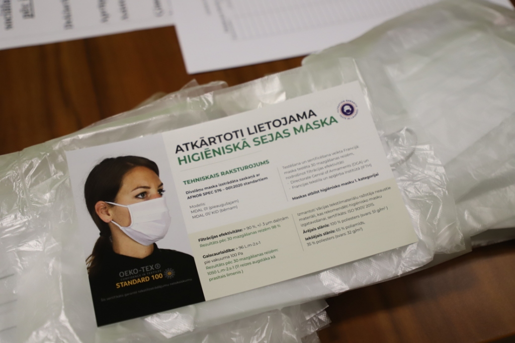 Pašvaldības sāk dalīt maskas maznodrošinātajām un trūcīgajām personām