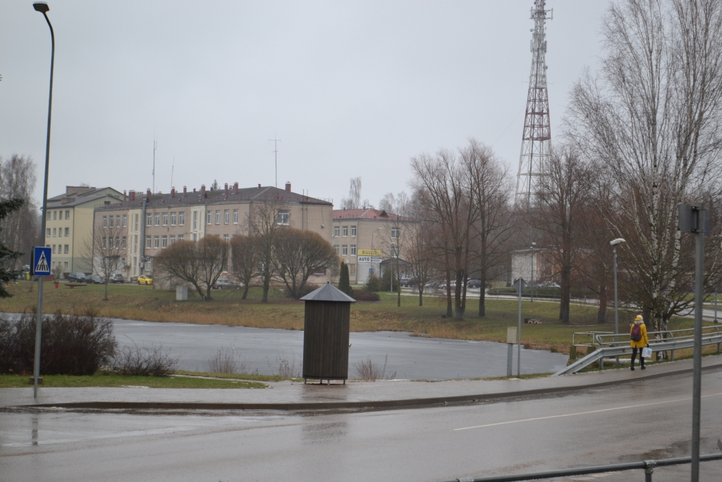 Divi jauni afišu stabi
